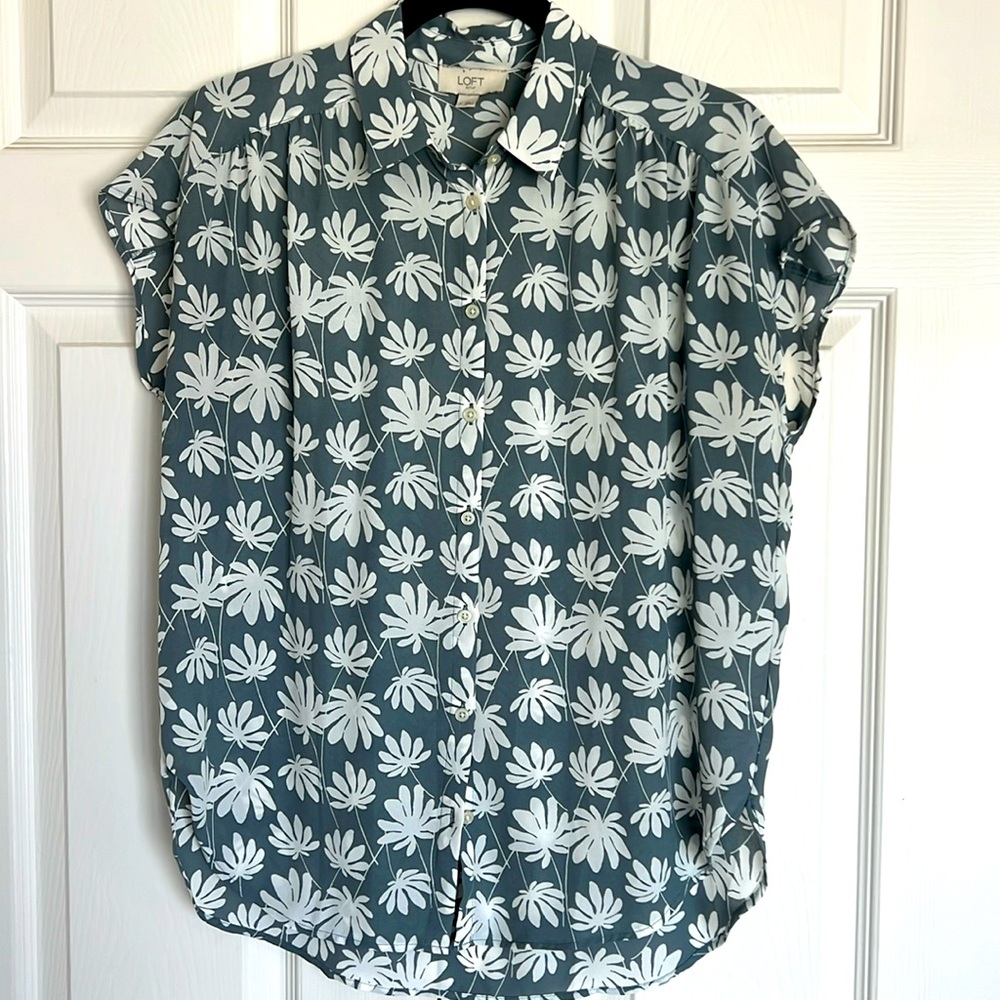 Loft cap sleeve small blouse